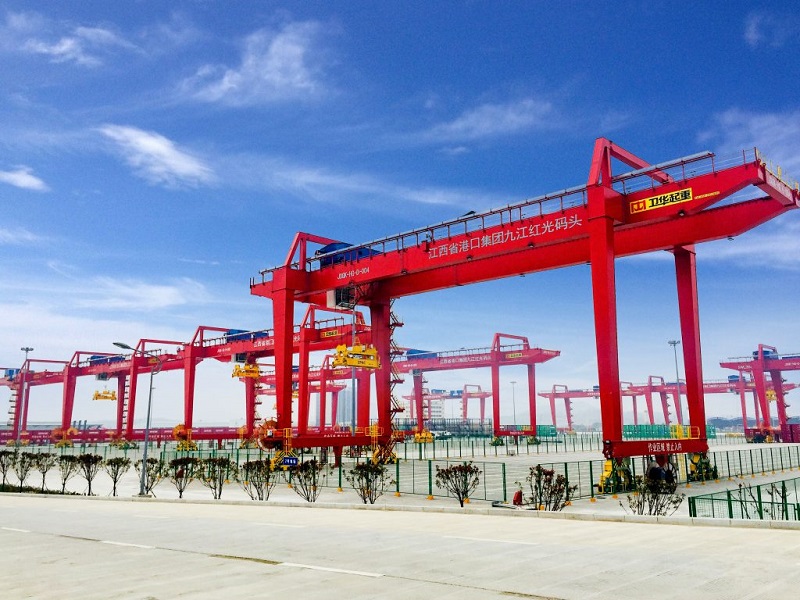 13 Sets Container Handling Crane Installated.jpg